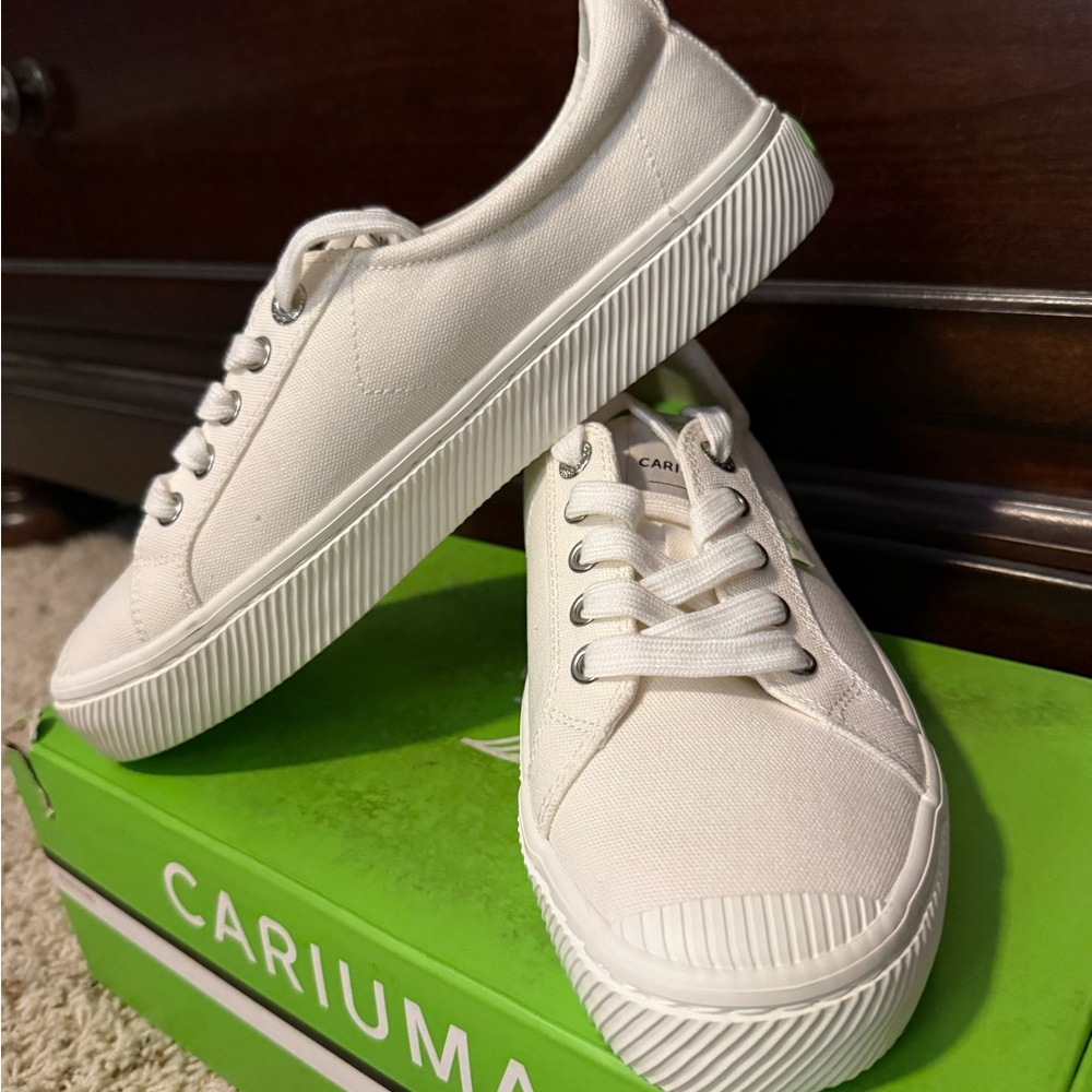 NWT Cariuma W8.5 M7 White OCA Low Canvas